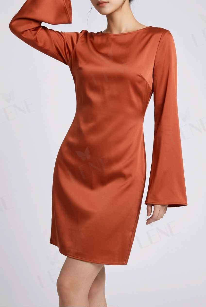 Đầm lụa hở lưng